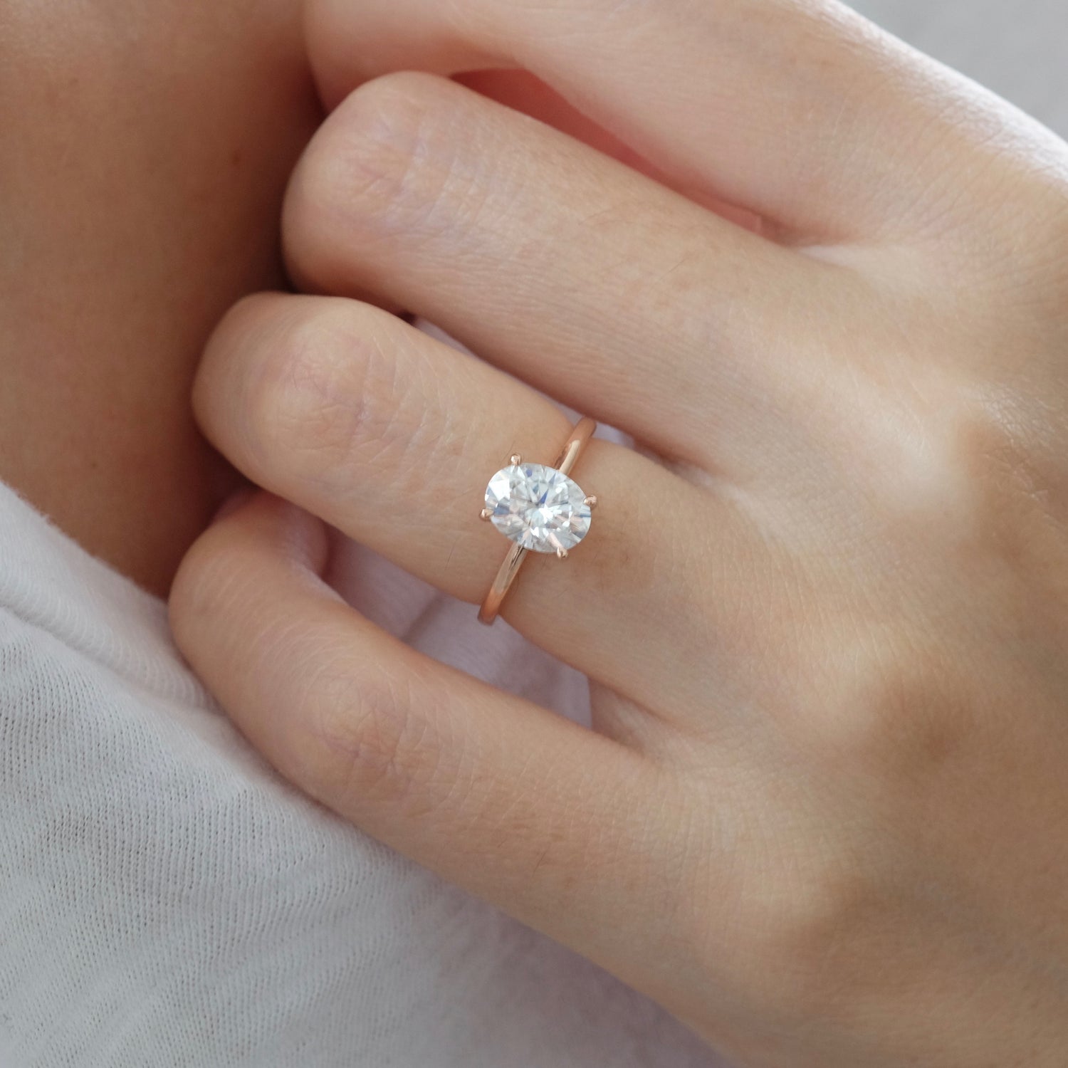 Oval moissanite