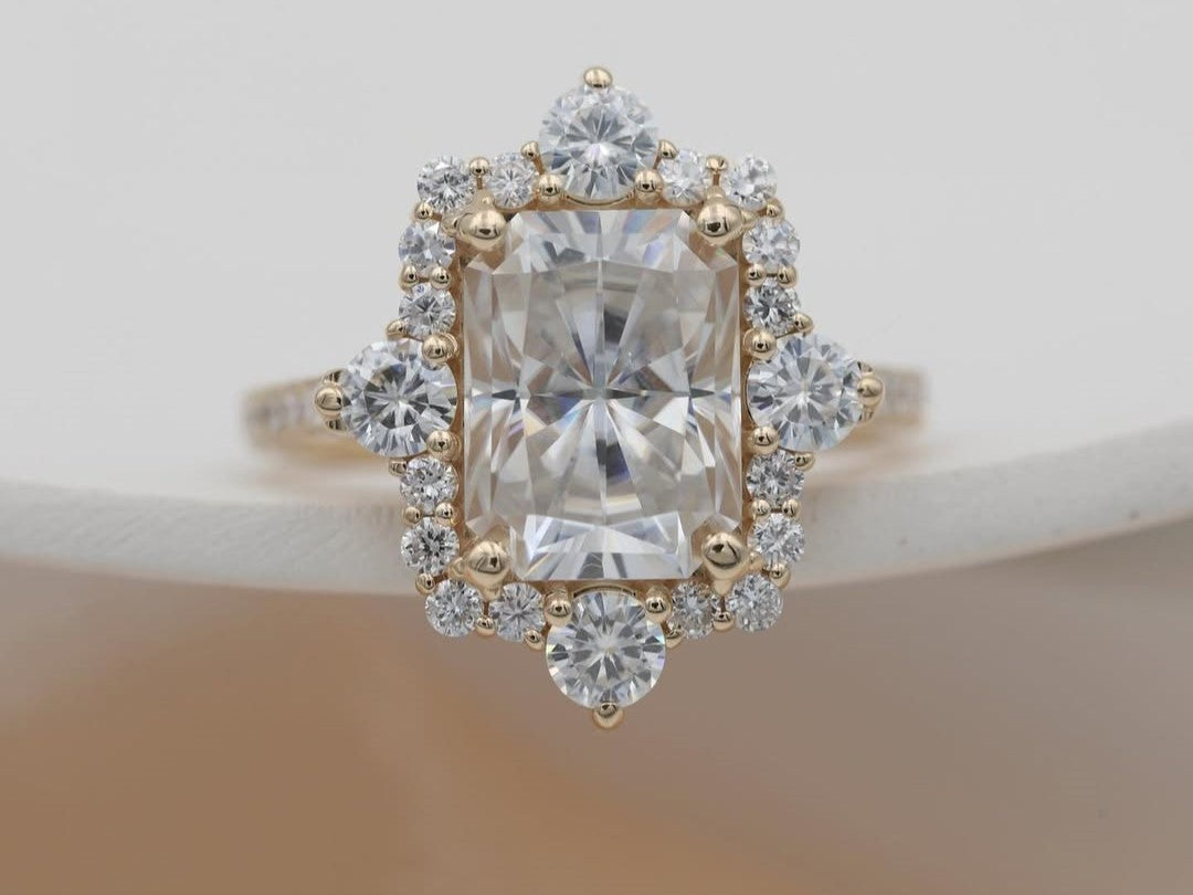 Radiant cut start halo ring
