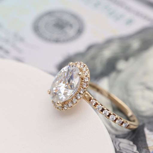 How Much Money Should You Spend on a Wedding Ring?