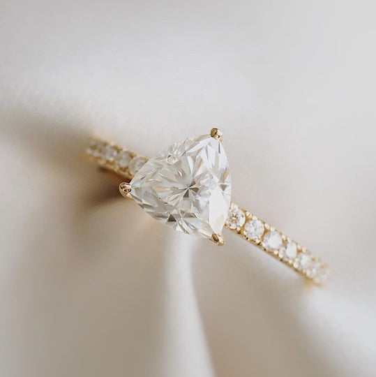 Dainty Engagement Rings for a Delicate Declaration of Love
